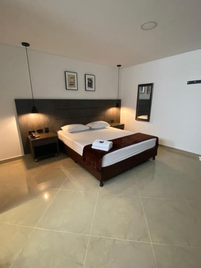 Hotel California City Medellín Extérieur photo