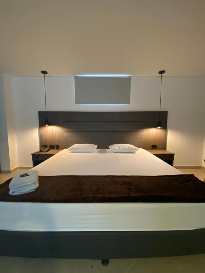 Hotel California City Medellín Extérieur photo