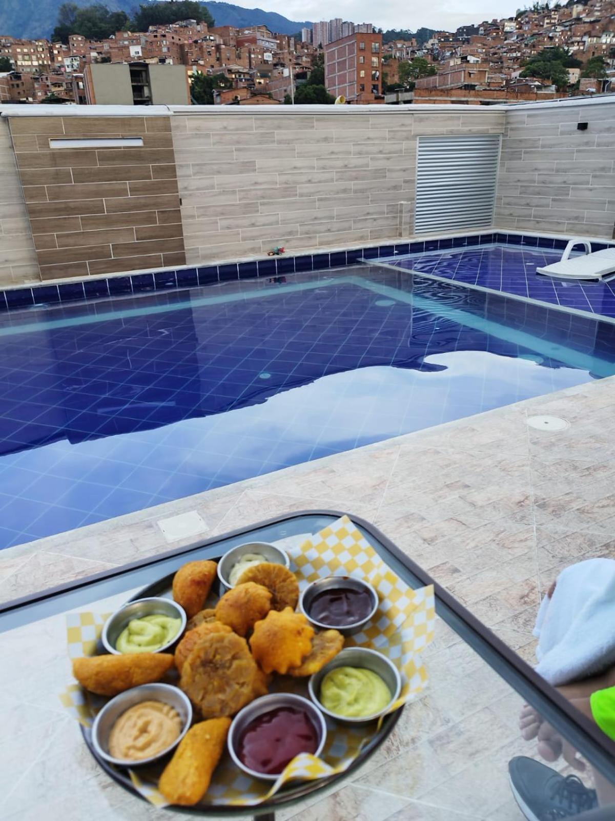 Hotel California City Medellín Extérieur photo