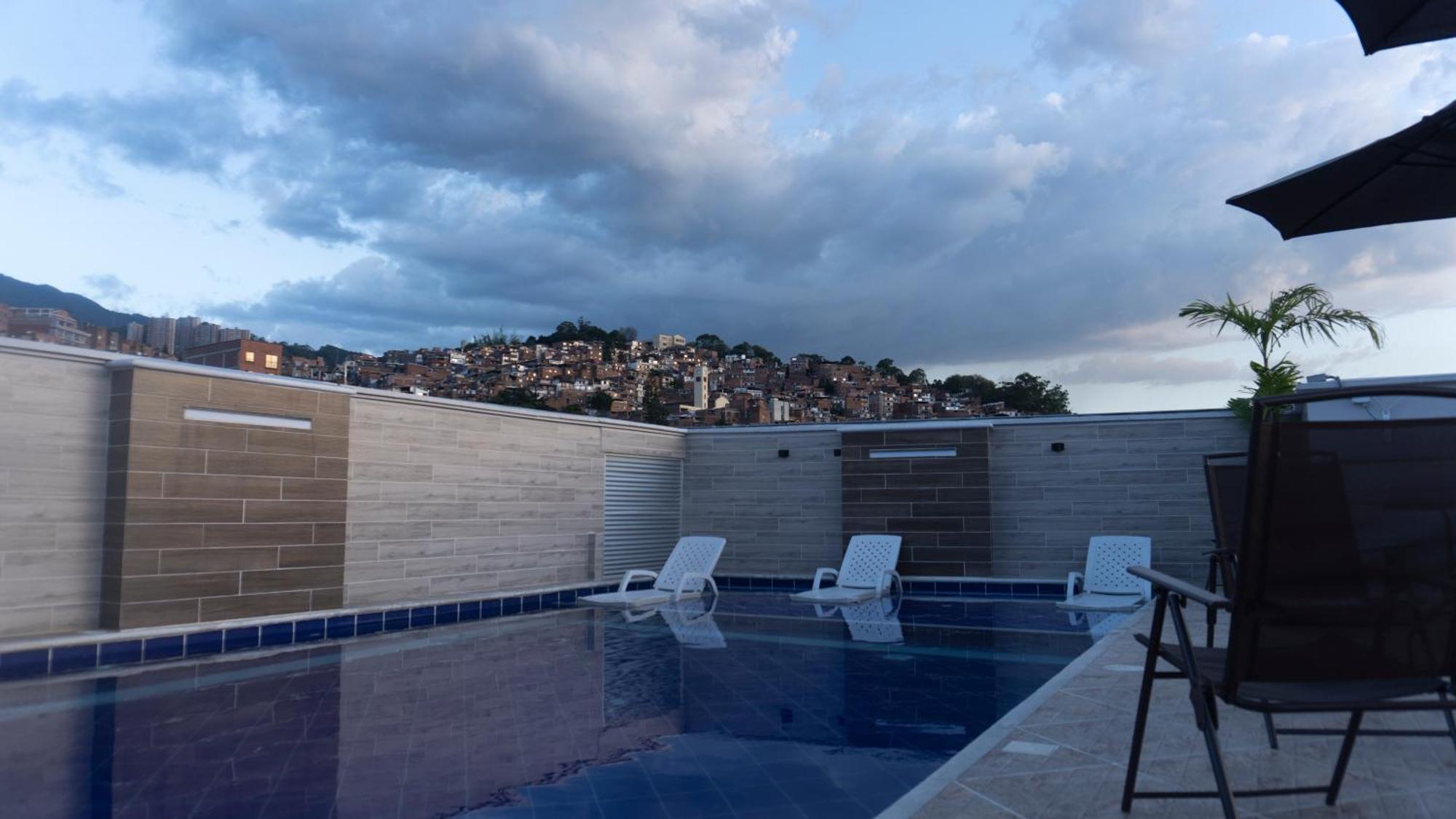 Hotel California City Medellín Extérieur photo