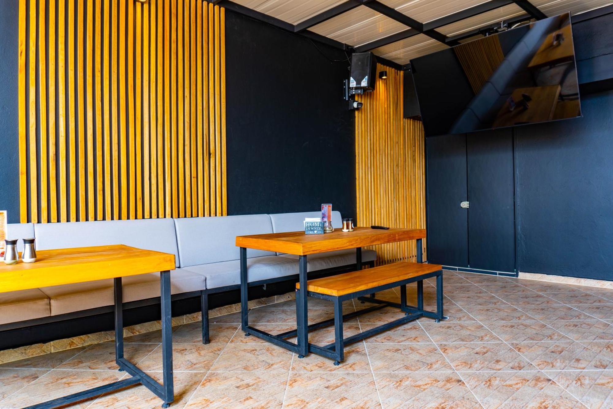 Hotel California City Medellín Extérieur photo